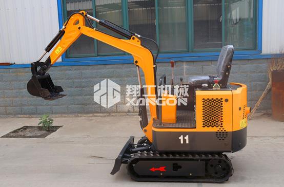 小型挖掘机