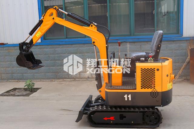 小型挖掘机